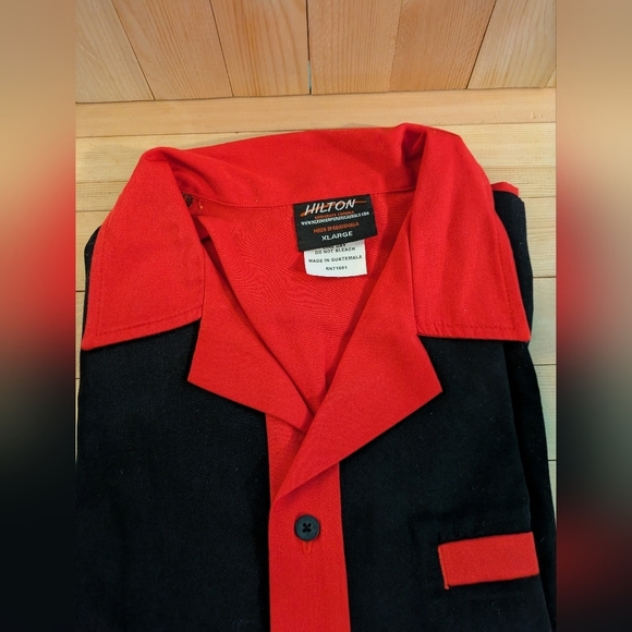 Hilton Men's Black and Red Bowling Shirt Size XL - Picture 2 of 4
